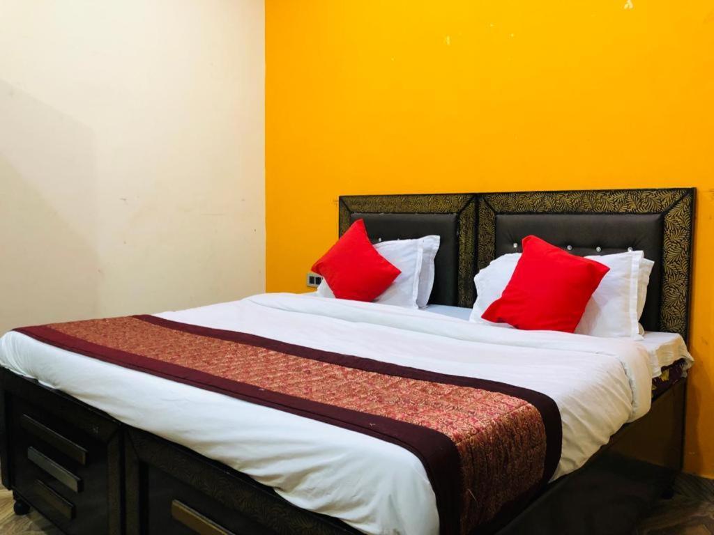 Hotel Tip Top -- Lpu Law Gate -- Family, Students, Couples Phagwāra Exterior foto