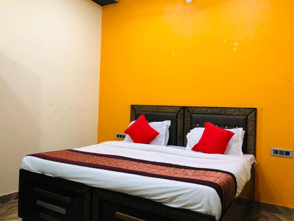 Hotel Tip Top -- Lpu Law Gate -- Family, Students, Couples Phagwāra Exterior foto