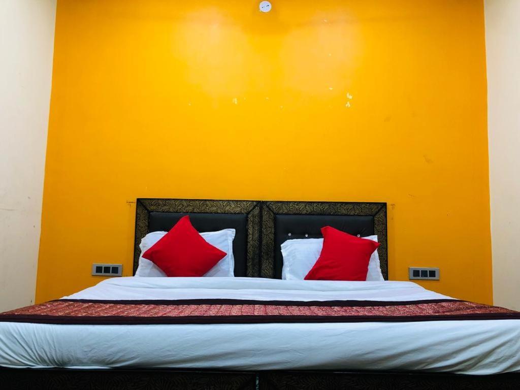 Hotel Tip Top -- Lpu Law Gate -- Family, Students, Couples Phagwāra Exterior foto