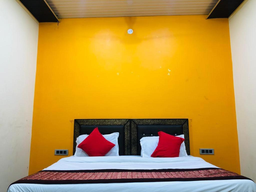 Hotel Tip Top -- Lpu Law Gate -- Family, Students, Couples Phagwāra Exterior foto