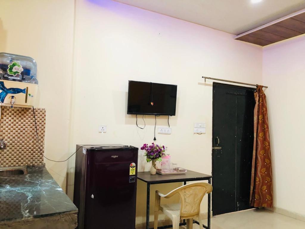 Hotel Tip Top -- Lpu Law Gate -- Family, Students, Couples Phagwāra Exterior foto