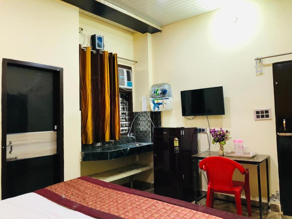 Hotel Tip Top -- Lpu Law Gate -- Family, Students, Couples Phagwāra Exterior foto