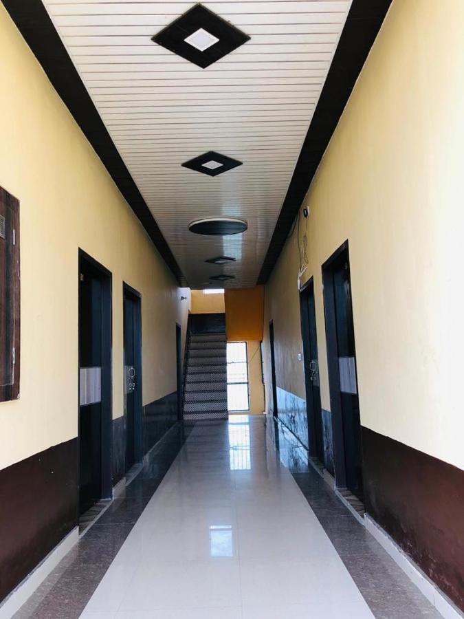 Hotel Tip Top -- Lpu Law Gate -- Family, Students, Couples Phagwāra Exterior foto