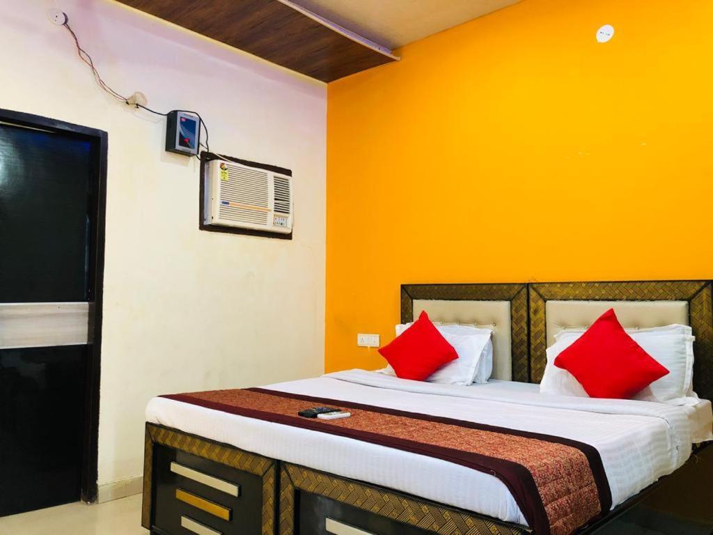 Hotel Tip Top -- Lpu Law Gate -- Family, Students, Couples Phagwāra Exterior foto